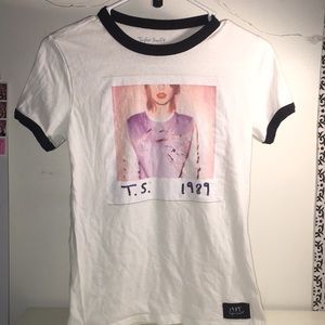 TAYLOR SWIFT 1989 WORLD TOUR SHIRT